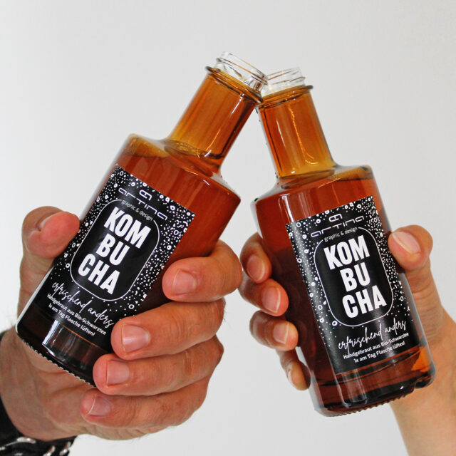 Kombucha_anstossen